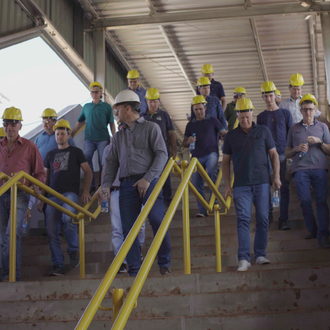 UFA recebe visita de produtores